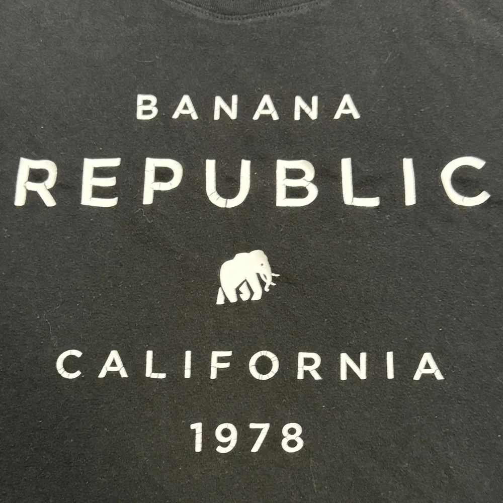 ▪️Banana Republic Logo Graphic Tee